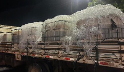 Tilápias transportadas em contêineres de ácido são apreendidas no Piauí. (Foto: Divulgação/Adapi)