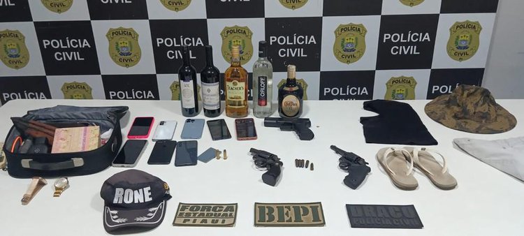 Adolescentes são apreendidos por roubo após invadirem casa e agredirem moradores.