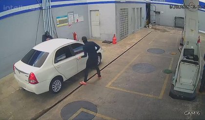 Assaltantes levaram R$ 8 mil de posto de gasolina em Teresina. (Foto: Reprodução/Redes sociais) Assaltantes levaram R$ 8 mil de posto de gasolina em Teresina. (Foto: Reprodução/Redes sociais)