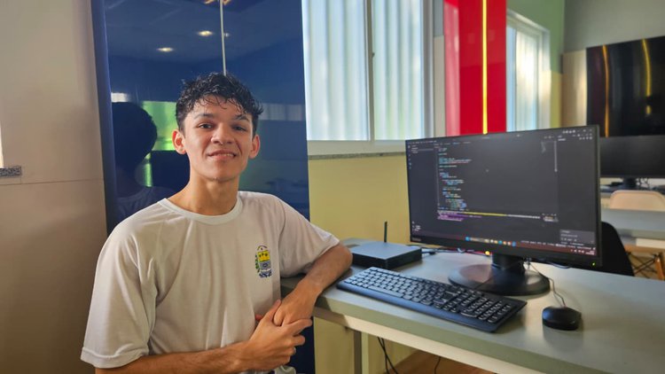 Estudante da Rede Estadual do Piauí é contratado por multinacional russa para ensinar programação.
