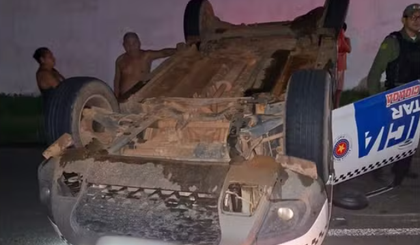 Motorista foge após acidente com viatura policial em Parnaíba. (Foto: Reprodução) Motorista foge após acidente com viatura policial em Parnaíba. (Foto: Reprodução)