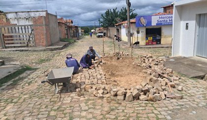 Prefeitura de Floriano realiza operação Tapa-Buracos em 14 bairros no mês de fevereiro. (Foto: Divulgação/Prefeitura de Floriano)
