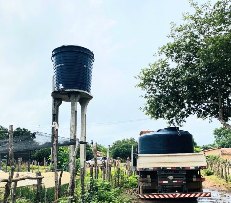 Rural e Abastecimento: Prefeitura de Floriano instala caixa d’água na localidade Morrinhos.