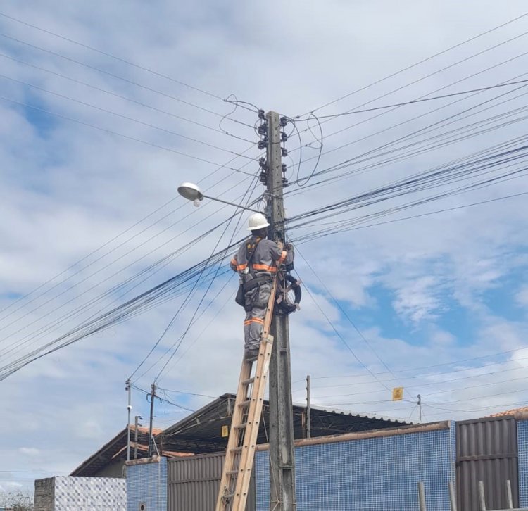 Secretaria de Infraestrutura de Floriano realiza mais de 500 serviços de iluminação pública em fevereiro.