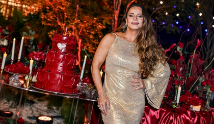 Viviane Araújo comemora 51 anos com festa repleta de famosos. (Foto: Anderson Bordê / AgNews)
