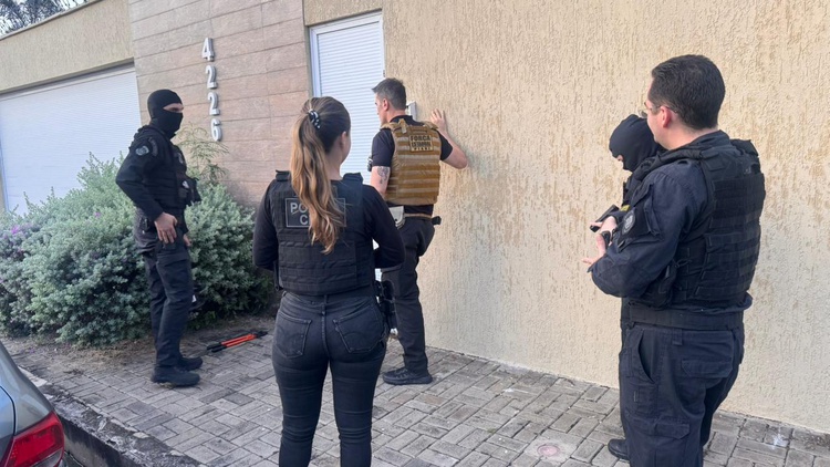 A ação é coordenada pela Força Estadual Integrada de Segurança Pública (Feisp), em conjunto com a Superintendência de Operações Integradas (SOI) e conta com o apoio da Polícia Civil de Goiás.