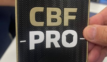 CBF entrega escudos Arbitragem PRO a 72 árbitros brasileiros. (Foto: Divulgação / CBF)
