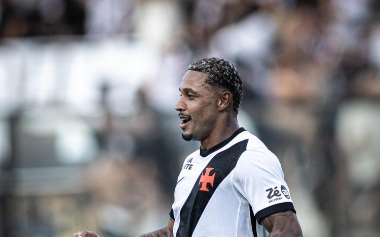 David ganha espaço no Vasco após quase saída para o Vitória.