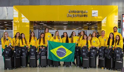 Equipe piauiense representa o Brasil no Campeonato Mundial Escolar de Handebol na Europa. (Foto: CBDE)
