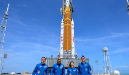 Foguete Artemis II da Nasa parte rumo à Lua com tripulação após 50 anos