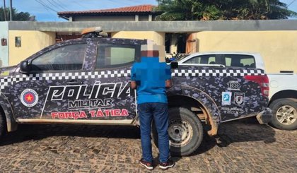 Homem foragido por estupro há 9 anos é capturado no Piauí. (Foto: Reprodução/Polícia Militar) Homem foragido por estupro há 9 anos é capturado no Piauí. (Foto: Reprodução/Polícia Militar)
