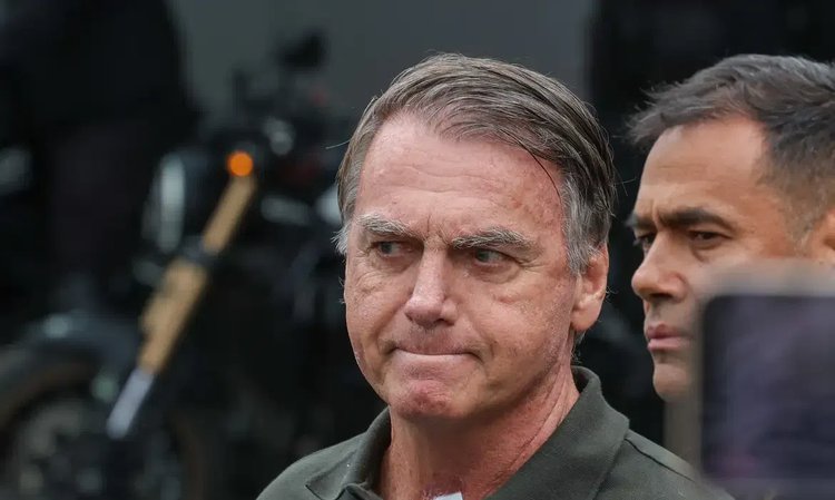 PGR autoriza Jair Bolsonaro a realizar cirurgia no ombro.