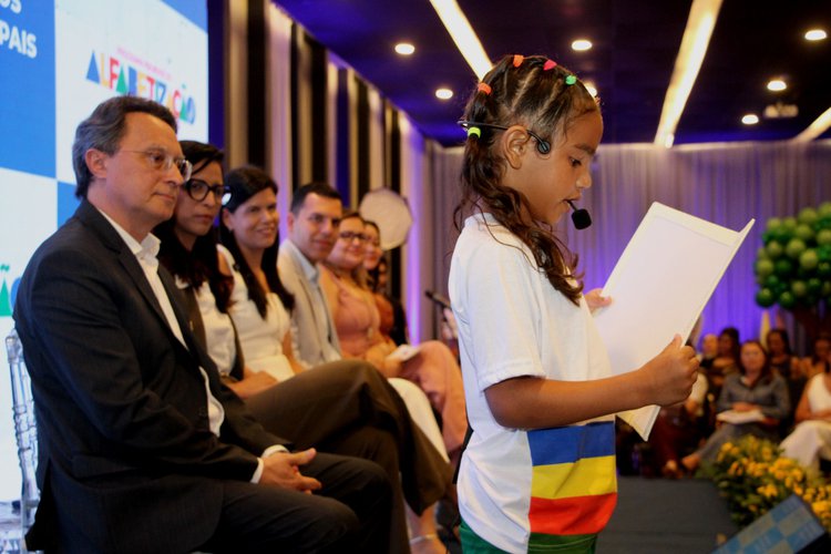 Piauí projeta meta de 95% das crianças alfabetizadas na idade certa até 2026.