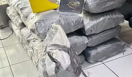 Polícia apreende cerca de 500 kg de cocaína em Caxias (MA). (Foto: Divulgação/SSP-PI) Polícia apreende cerca de 500 kg de cocaína em Caxias (MA). (Foto: Divulgação/SSP-PI)