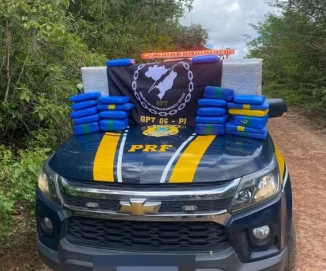 PRF intercepta 90 kg de skunk na divisa entre PI e MA; suspeitos foram presos.