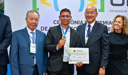 Professor piauiense conquista medalha de ouro em Olimpíada de Matemática e intercâmbio na China. (Foto: Alex Amaral/MEC) Professor piauiense conquista medalha de ouro em Olimpíada de Matemática e intercâmbio na China. (Foto: Alex Amaral/MEC)