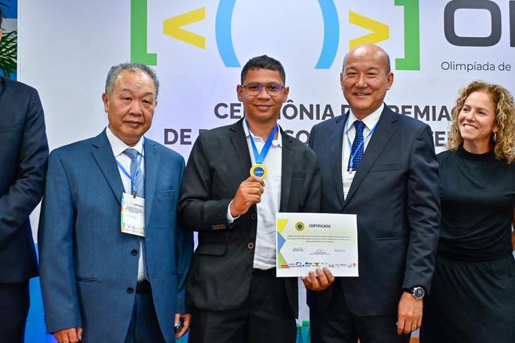 Professor piauiense conquista medalha de ouro em Olimpíada de Matemática e intercâmbio na China.