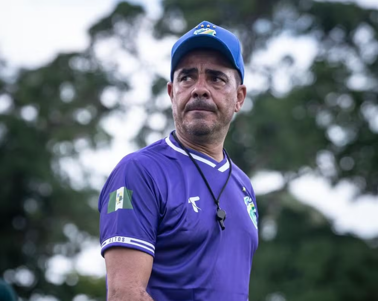 Técnico Evandro Guimarães deixa o comando do Altos.