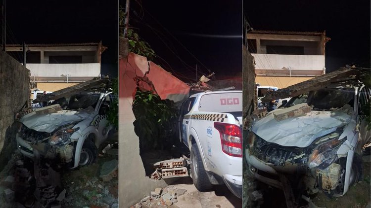 Viatura policial colide em muro de residência durante perseguição no Piauí.