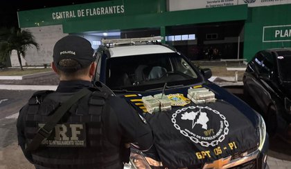 Apreensão de 10kg de crack em Parnaíba resulta na prisão de dois jovens. (Foto: Divulgação/Polícia Rodoviária Federal) Apreensão de 10kg de crack em Parnaíba resulta na prisão de dois jovens. (Foto: Divulgação/Polícia Rodoviária Federal)