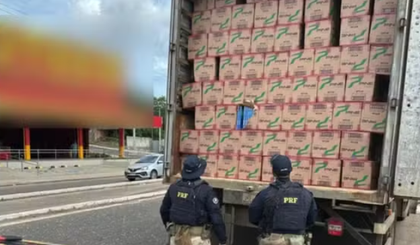 Caminhão com 500 mil maços de cigarros contrabandeados é apreendido no PI. (Foto: Divulgação/Polícia Rodoviária Federal) Caminhão com 500 mil maços de cigarros contrabandeados é apreendido no PI. (Foto: Divulgação/Polícia Rodoviária Federal)