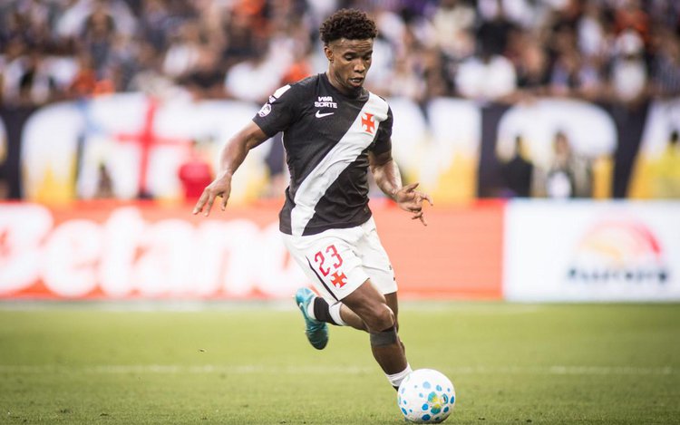Capitão do Vasco, Thiago Mendes está liberado para jogo contra o Flamengo.