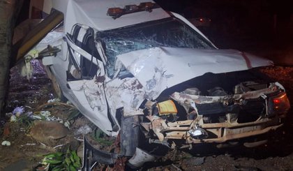 Carro de funerária sofre acidente enquanto levava corpo para velório. (Foto: GPM) Carro de funerária sofre acidente enquanto levava corpo para velório. (Foto: GPM)