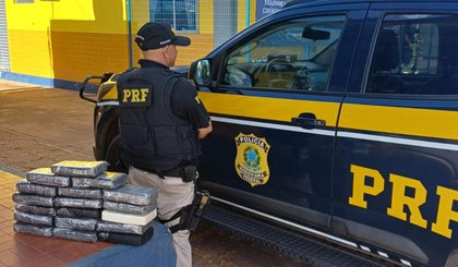 Cocaína é encontrada após fiscalização flagrar transporte de madeira ilegal (Foto: Reprodução) Cocaína é encontrada após fiscalização flagrar transporte de madeira ilegal (Foto: Reprodução)