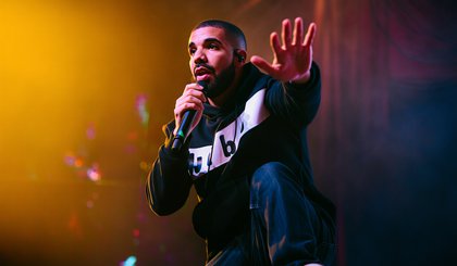Drake supera recorde de hits de Michael Jackson