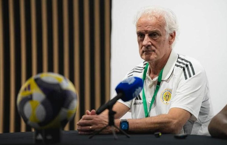 Fred Rutten pediu demissão de Curaçao