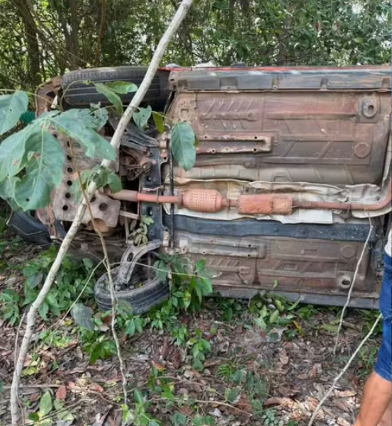 Idosa morre em acidente; vítima estava sem cinto e foi arremessada do carro.