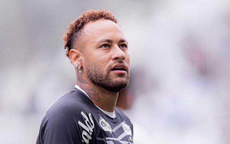 Neymar enfrenta lesão na panturrilha e preocupa Seleção.