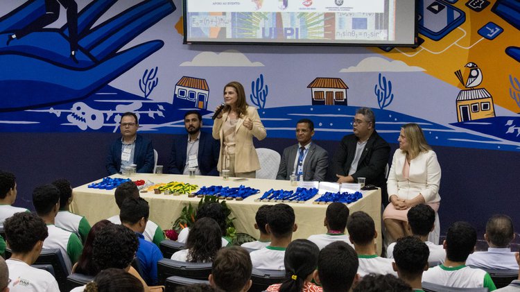 UFPI homenageia piauienses campeões da Olimpíada Brasileira de Física.