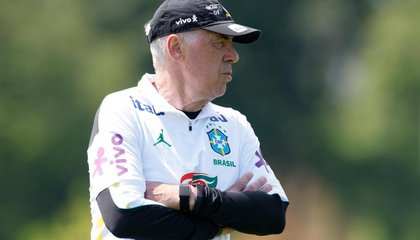 Carlo Ancelotti em ação durante treino da seleção brasileira, nos Estados Unidos (Foto: Rafael Ribeiro / CBF
