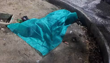 Homem é assassinado a facadas em praça de Teresina. (Foto: Divulgação/1° BPM