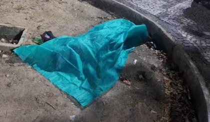Homem é assassinado a facadas em praça de Teresina