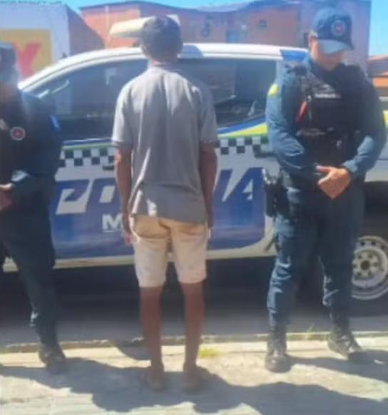 Homem é preso após descumprir medida protetiva logo após vítima solicitá-la.