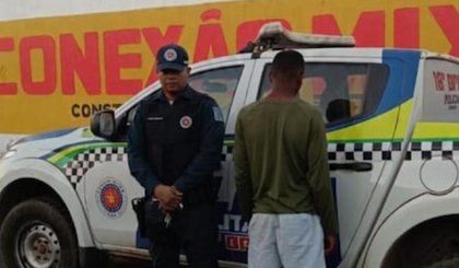 Homem é preso por ameaçar criança com facão e agredir mãe no Piauí Homem é preso por ameaçar criança com facão e agredir mãe no Piauí