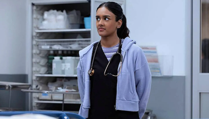 Interpretada por Shabana Azeez, Javadi deixará o ambiente do pronto-socorro para se aventurar na área de psiquiatria. (Foto: Warrick Page/HBO Max