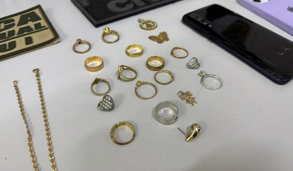 Polícia prende suspeito de roubar joias com golpe do pneu furado Polícia prende suspeito de roubar joias com golpe do pneu furado