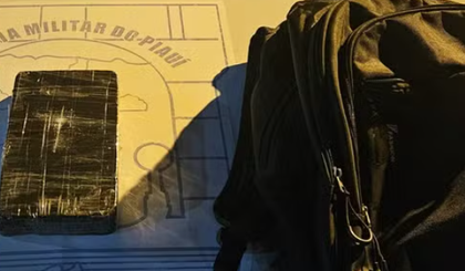 Polícia encontra cocaína na mochila de jovem em ônibus no PI