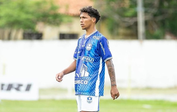 Atacante Wesley reforça o Picos para a Série B do Piauiense 2026.
