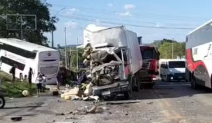 Colisão entre três veículos deixa feridos em Água Branca