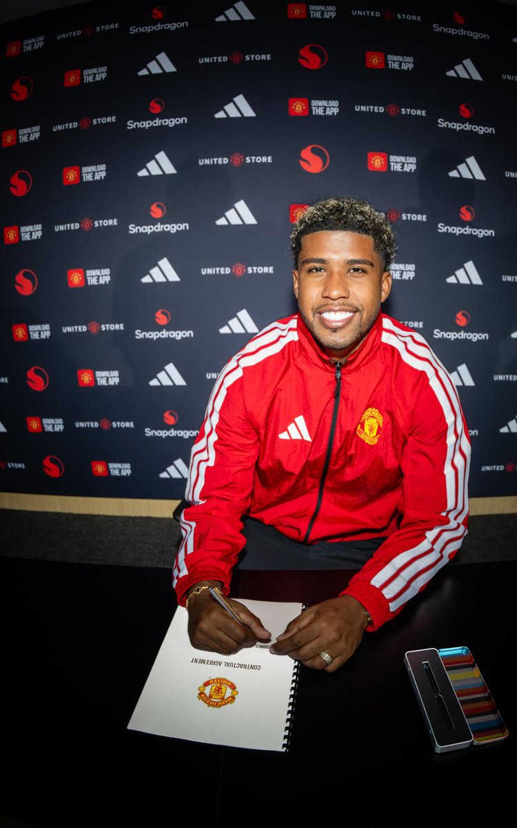 Cria do Vasco, Andrey Santos reforça Manchester United até 2031.