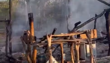 Homem é preso após incendiar casa do cunhado no Piauí. (Foto: Reprodução