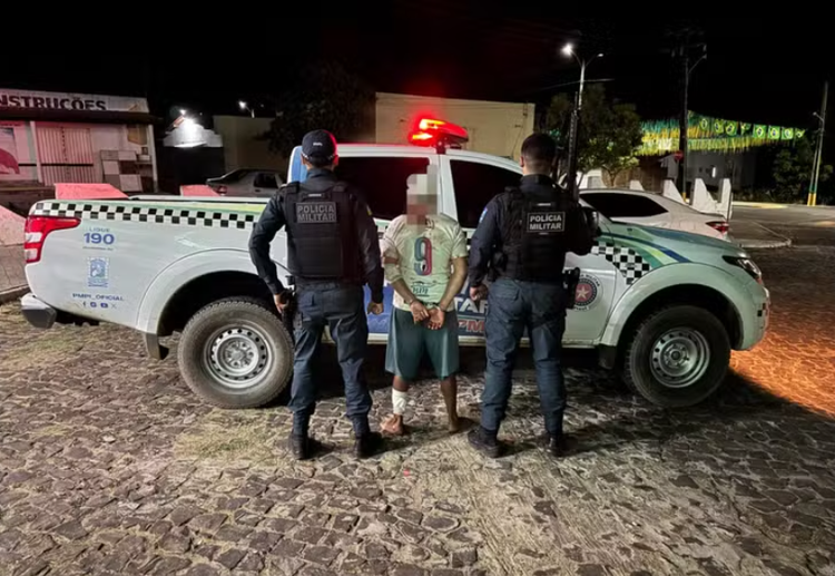 Homem embriagado esfaqueia dois tios e é preso no Piauí.