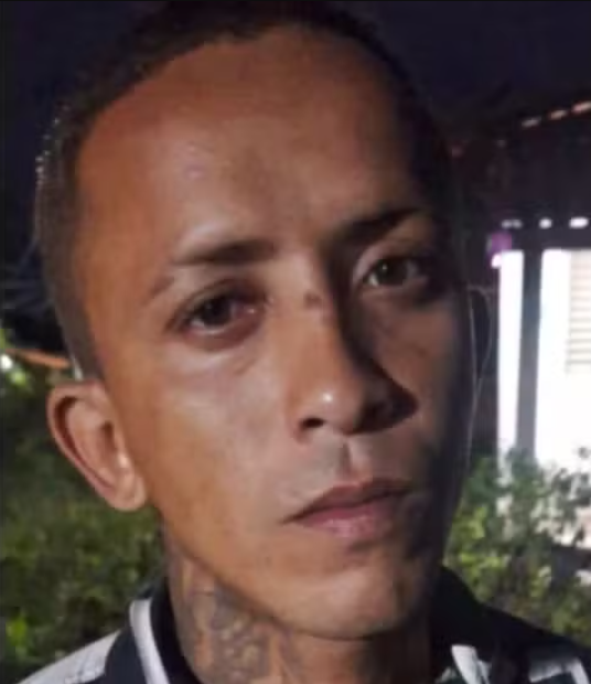 Jovem é assassinado na frente da casa da mãe em José de Freitas.