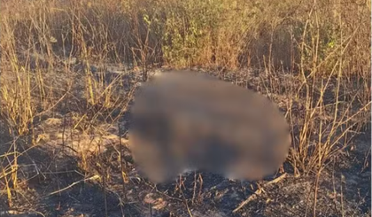 Ossada é achada por bombeiros durante combate a incêndio Ossada é achada por bombeiros durante combate a incêndio