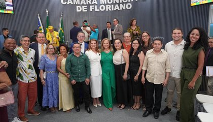 UFPI de Floriano homenageia reitora e vice. (Foto: Divulgação / UFPI