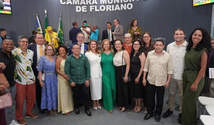 UFPI de Floriano homenageia reitora e vice
